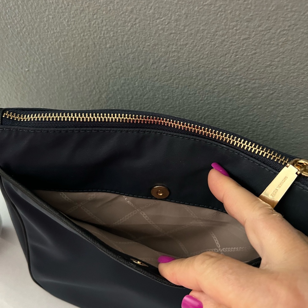 Micheal Kors Nylon Crossbody Body-Navy Color - Picture 3 of 6